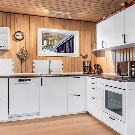 Pavo - 200m From The Sea By Interhome